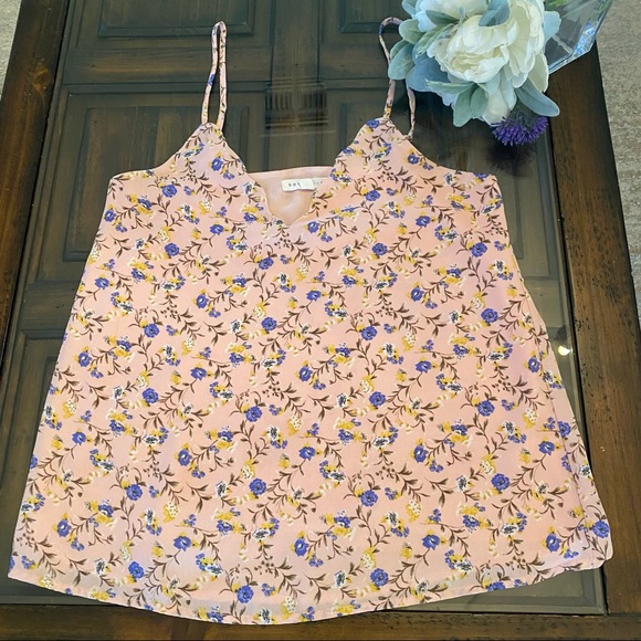 Socialite Floral Top - Picture 1 of 9